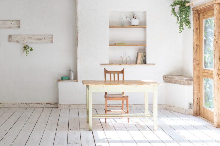 白と木を基調とした空間