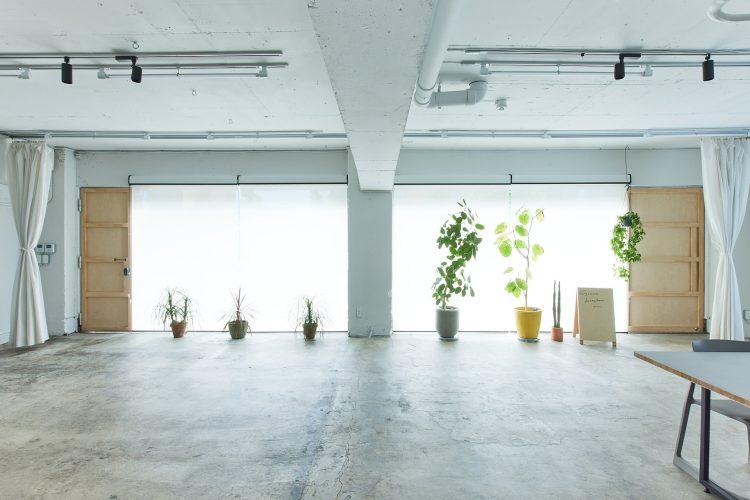 レースカーテンを閉めた状態