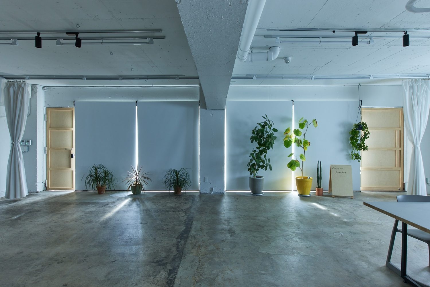 ロールカーテンを閉めた状態