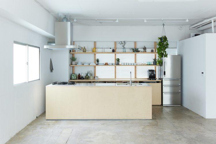 キッチン(正面 / ブラインドを)