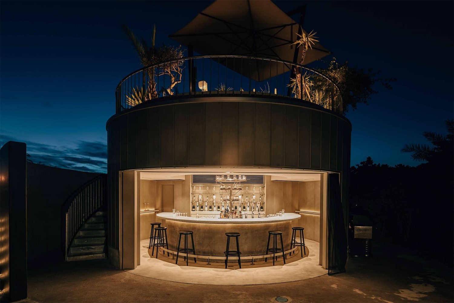 プールサイドバー(夜間撮影は応相談)