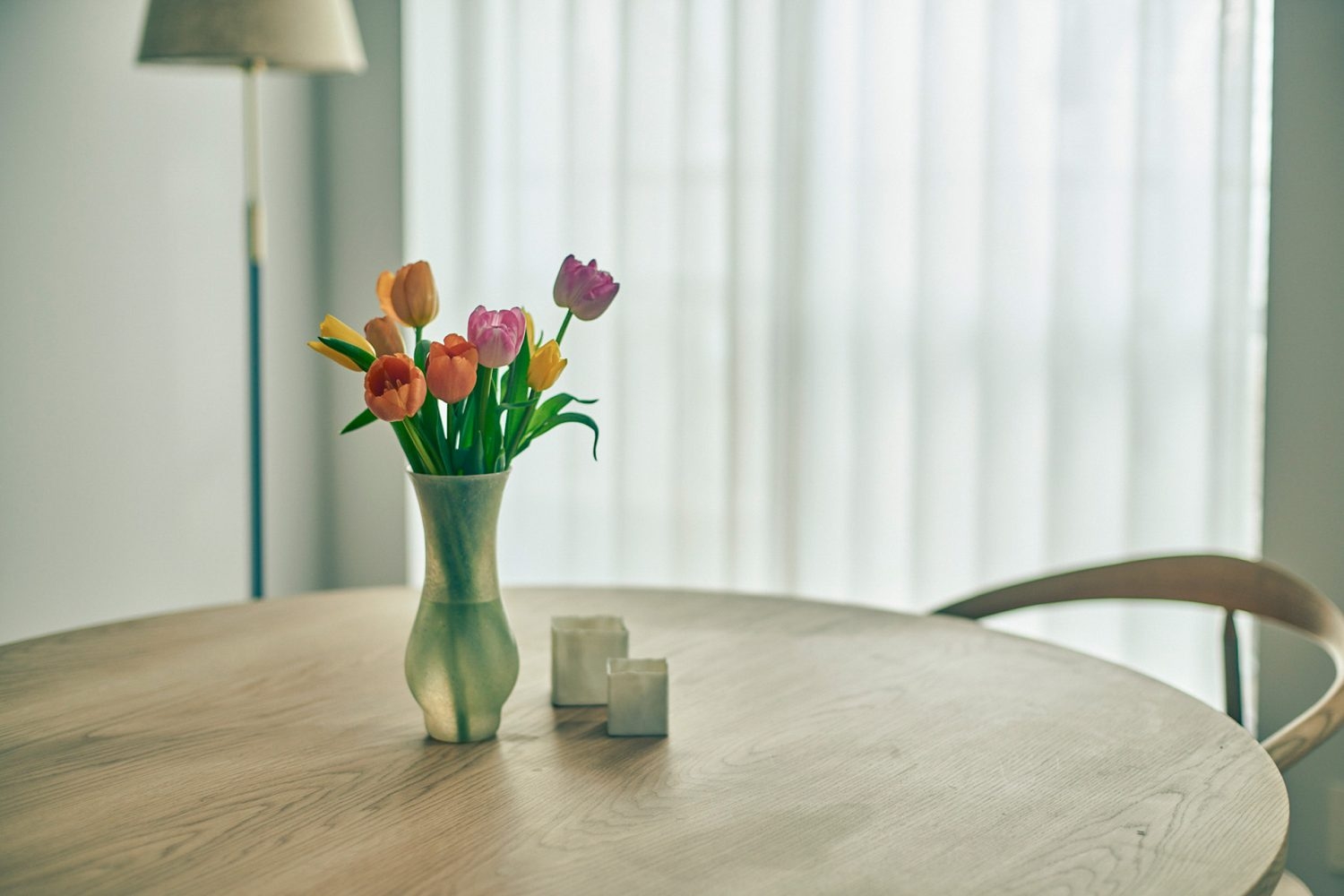 カーテン越しのやわらかな光