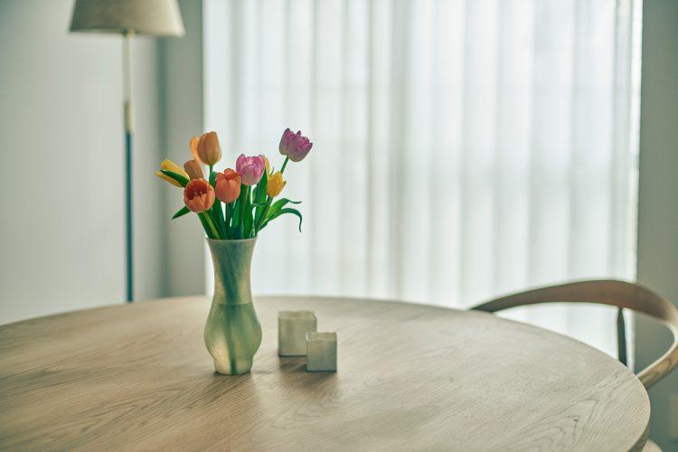 カーテン越しのやわらかな光