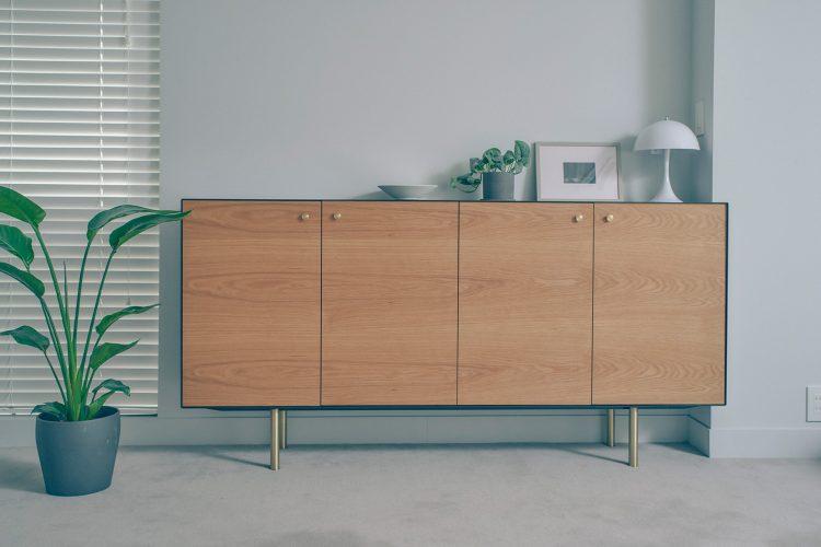 KITA WORKSの足付きキャビネット