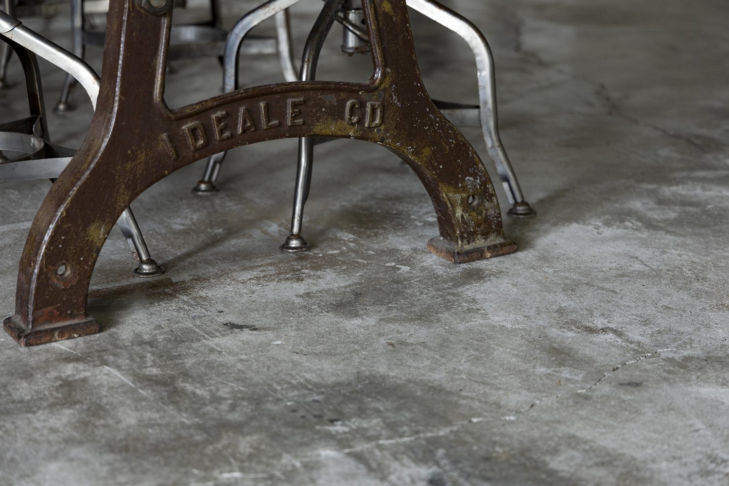 無骨なコンクリート床