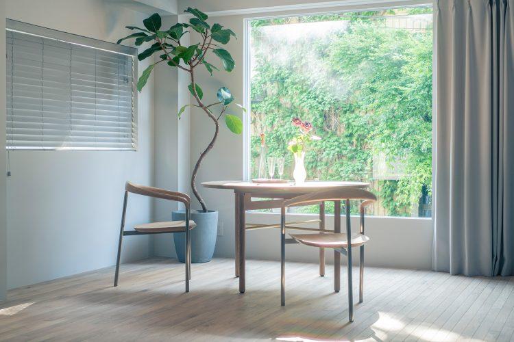 景色を切り取ったような大きな窓