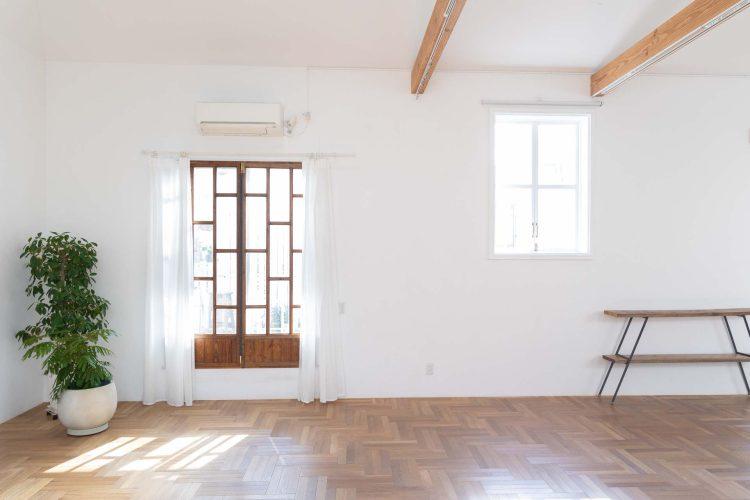 窓から差し込む光