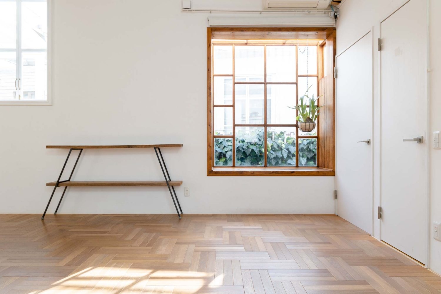 窓辺で物撮りも