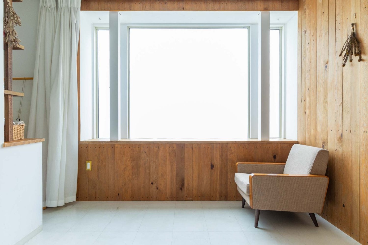 大きな窓からはたっぷりの光が