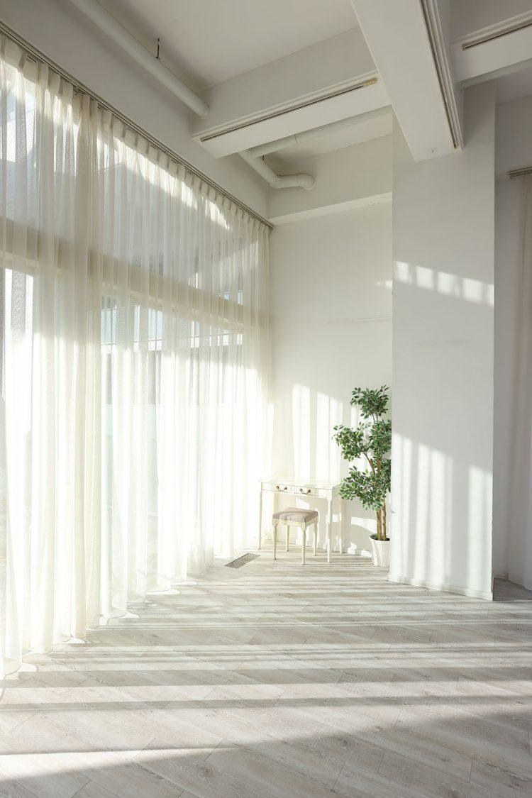 カーテンを閉めても優しい自然光