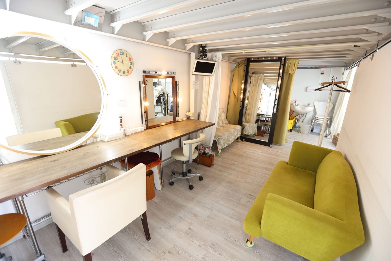 メイクルームも十分な広さを確保