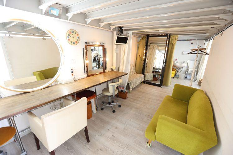 メイクルームも十分な広さを確保