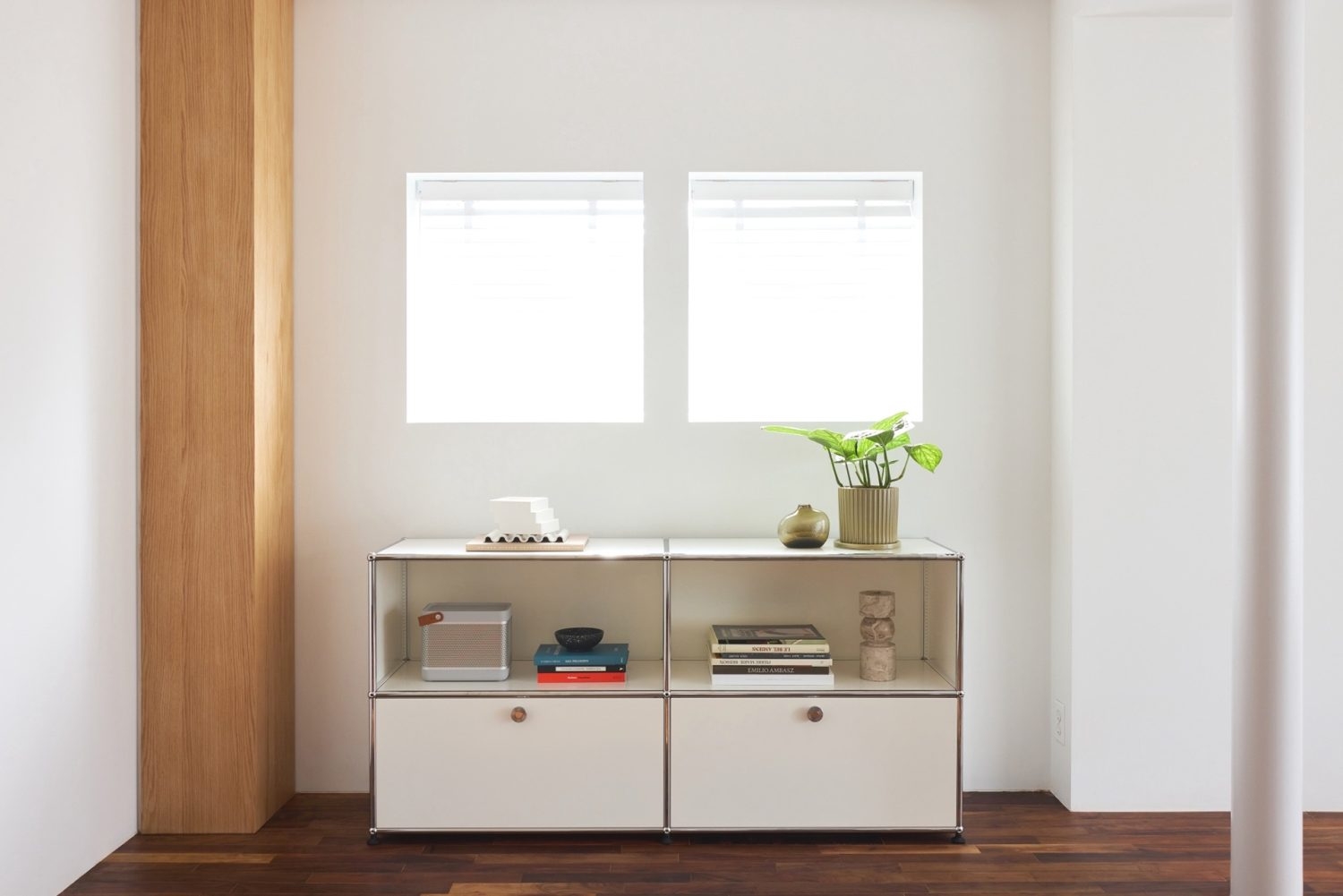 小物が映えるピュアホワイトのUSMハラー