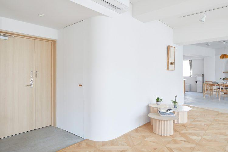 玄関からリビングの角はやわらかいアール