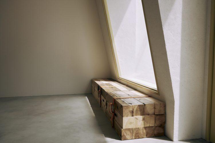 古材をまとめて作ったベンチ