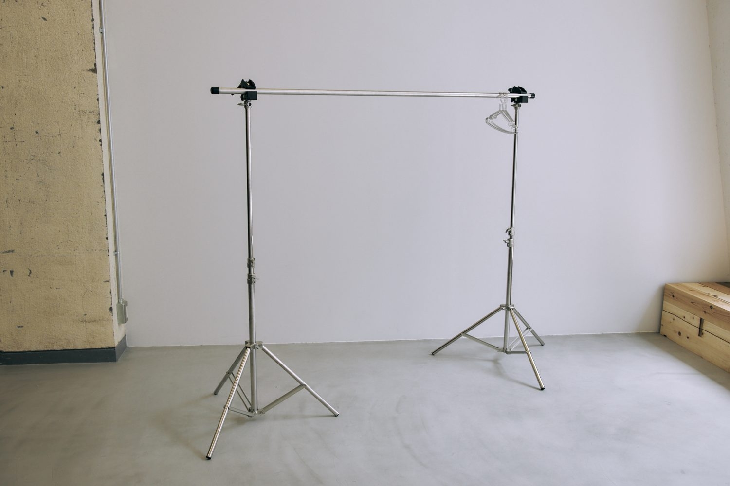 スタンドを利用してハンガーラックに