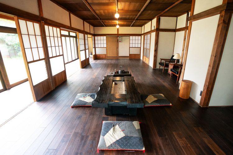 1F 大部屋の逆サイドと囲炉裏