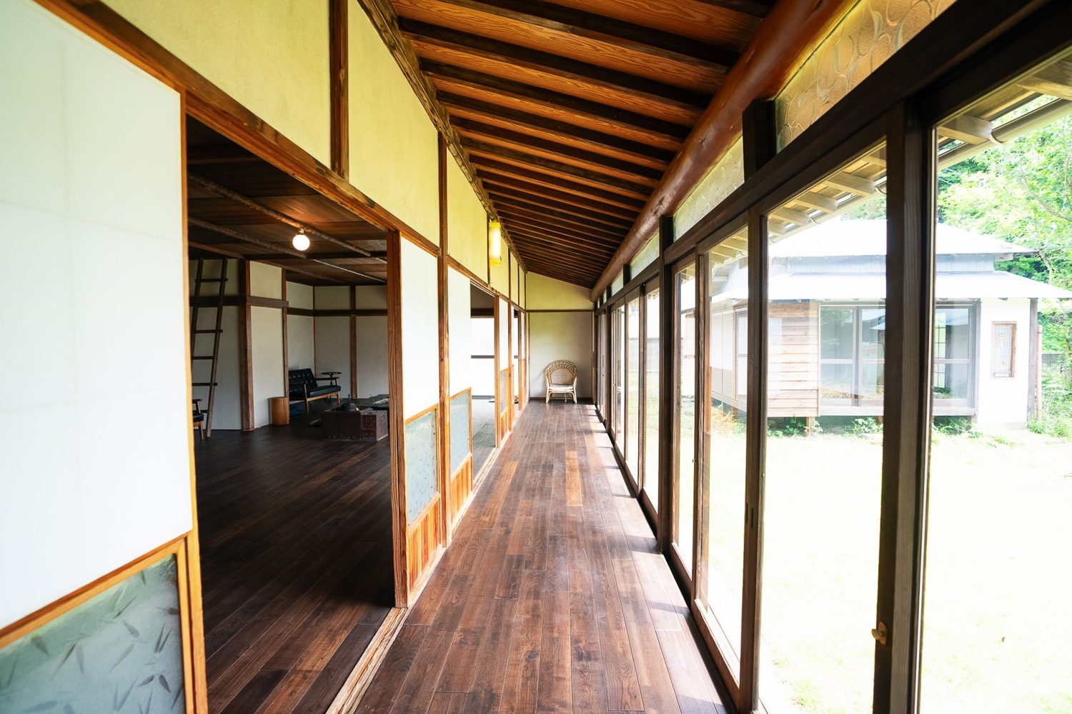 長さ約10m / 1F 大部屋横の広い縁側