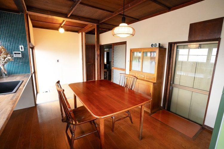 キッチンから入口側の様子