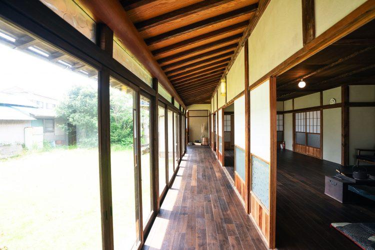 1F 玄関向きに見た縁側