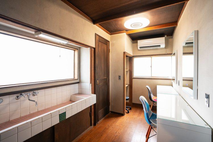 個室メイクルーム 空調完備 2人席