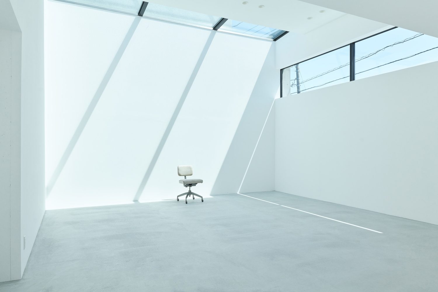 北側天窓と東側ハイサイドからの自然光