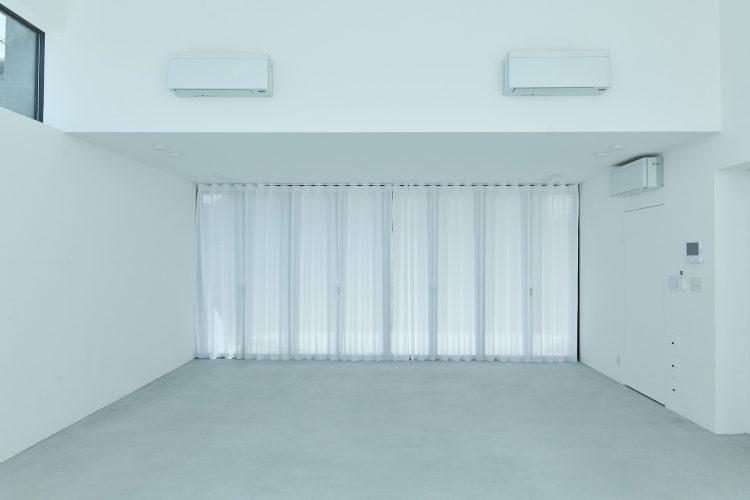 やわらかいカーテンで光の調整も