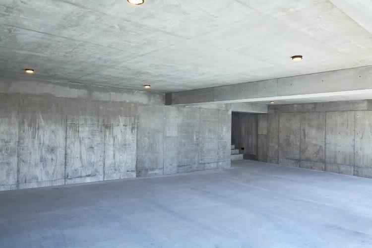 ゲスト用の駐車場は2台(無料)