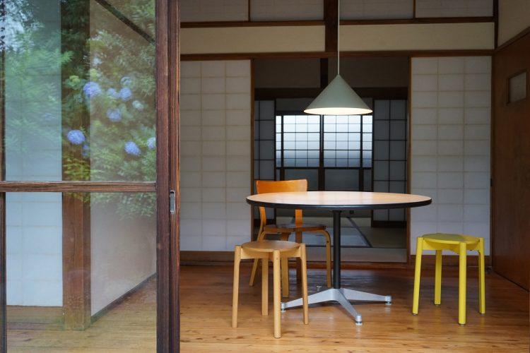 庭から見た広縁