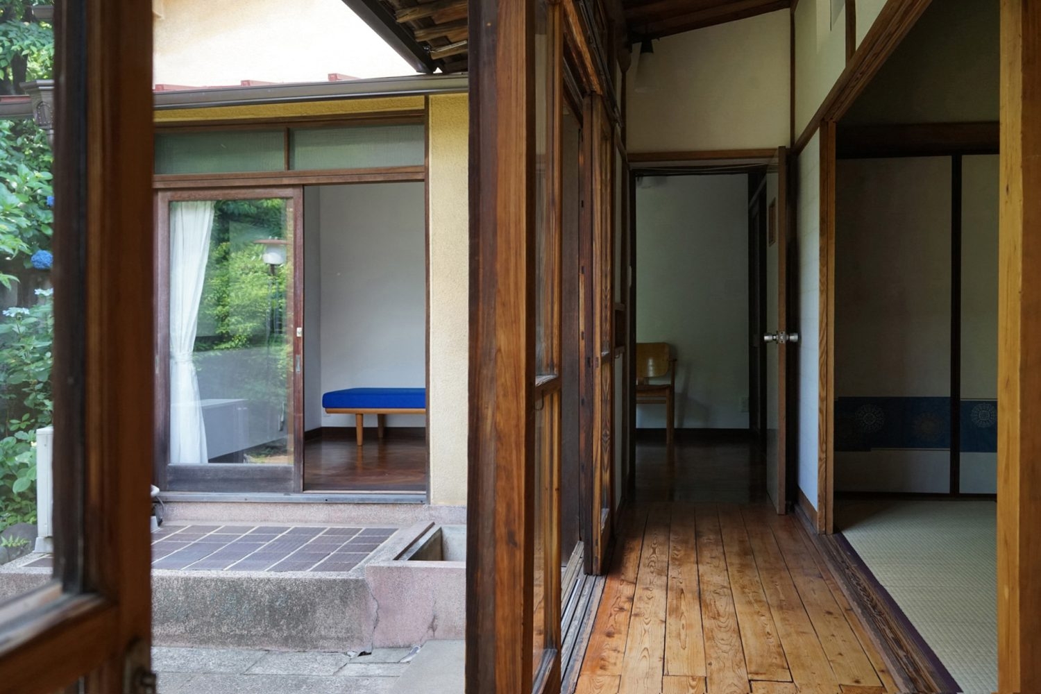 洋室へとつながる縁側