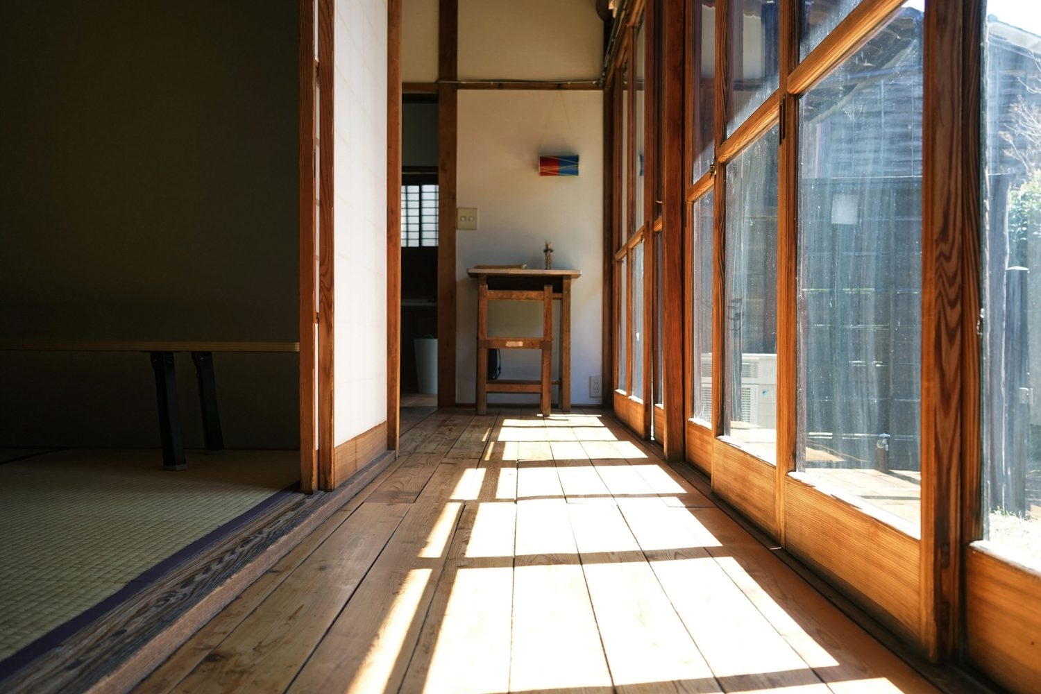 南向きの縁側はカーテンをつけることも