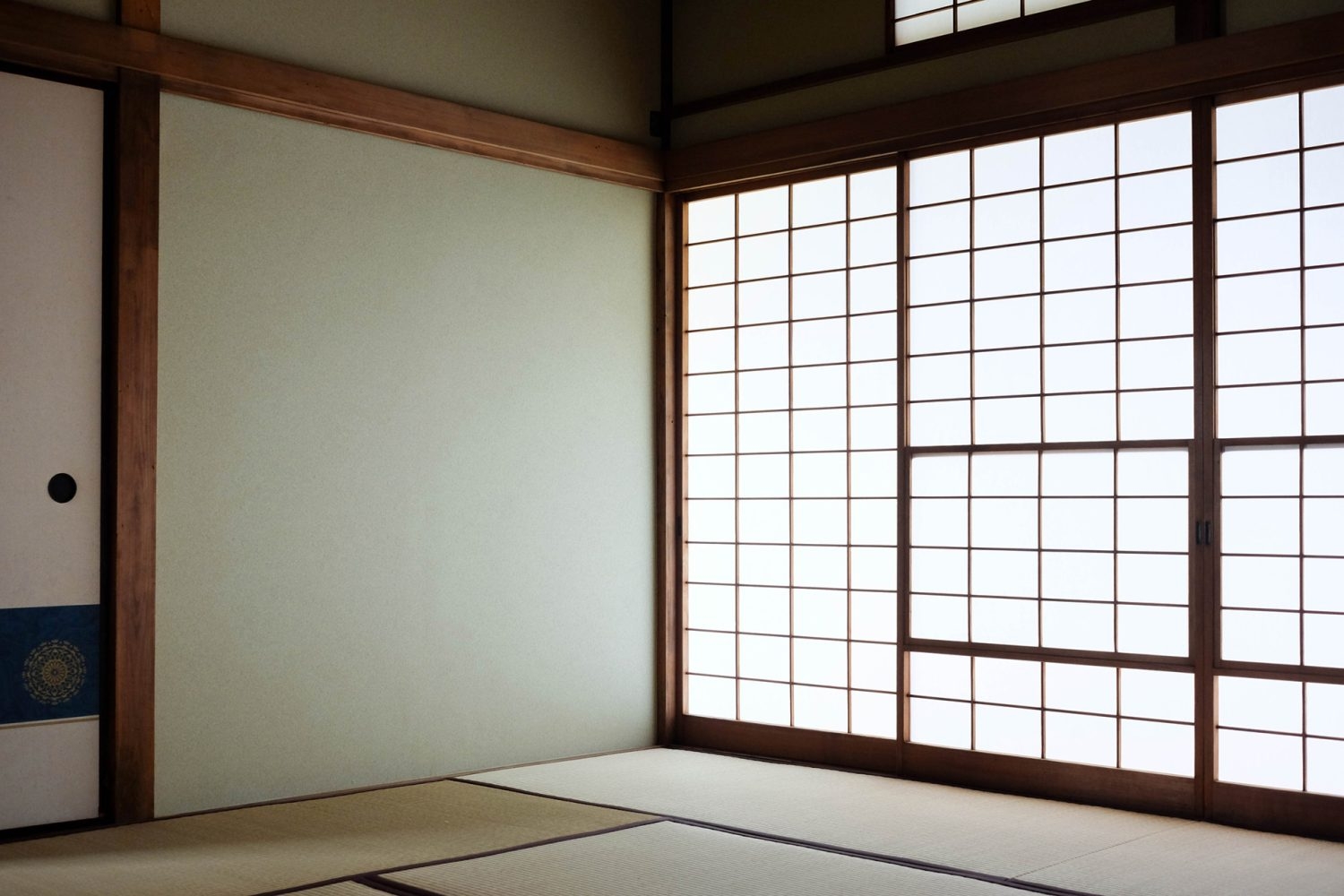 障子を閉めた状態の和室
