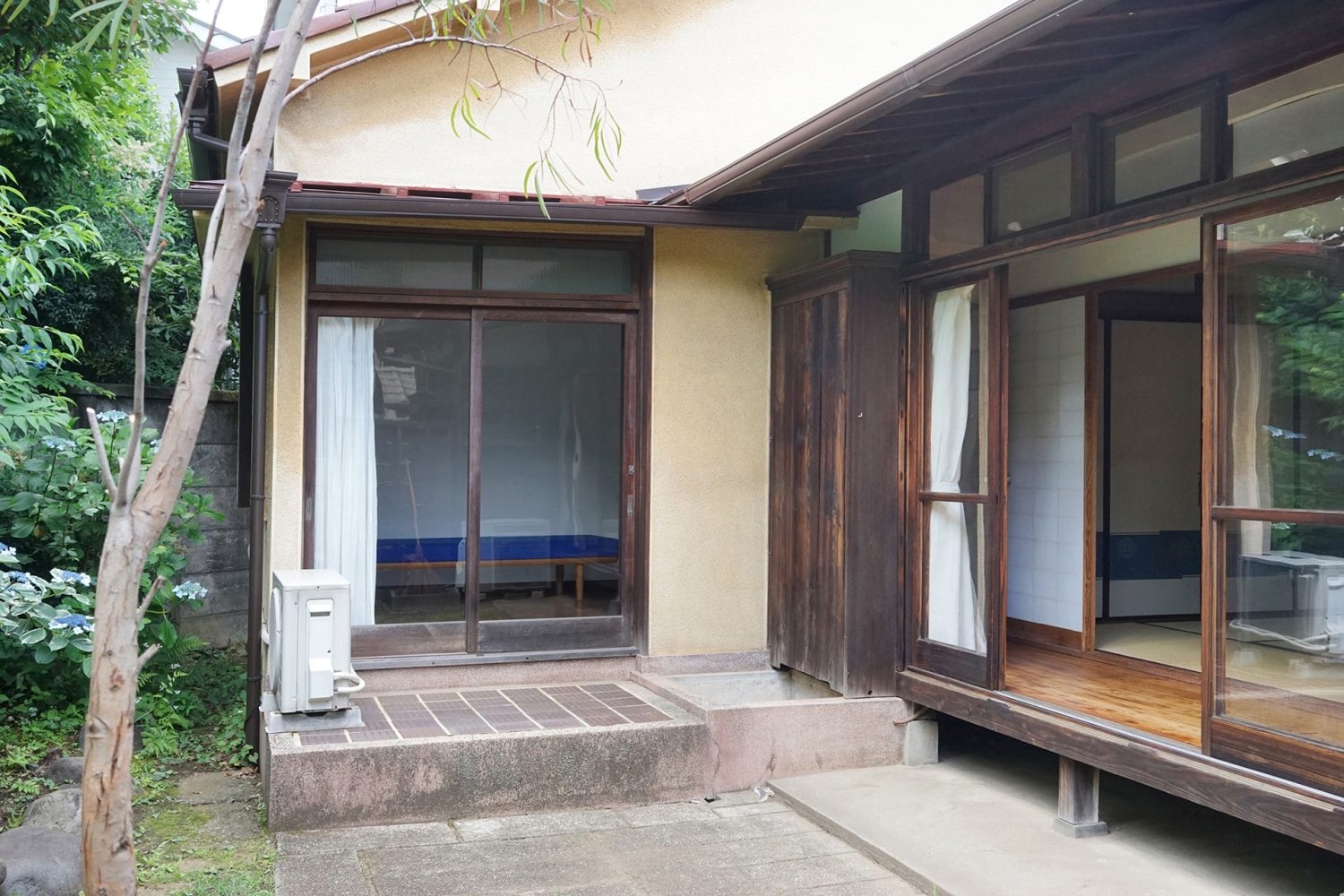 庭から洋室