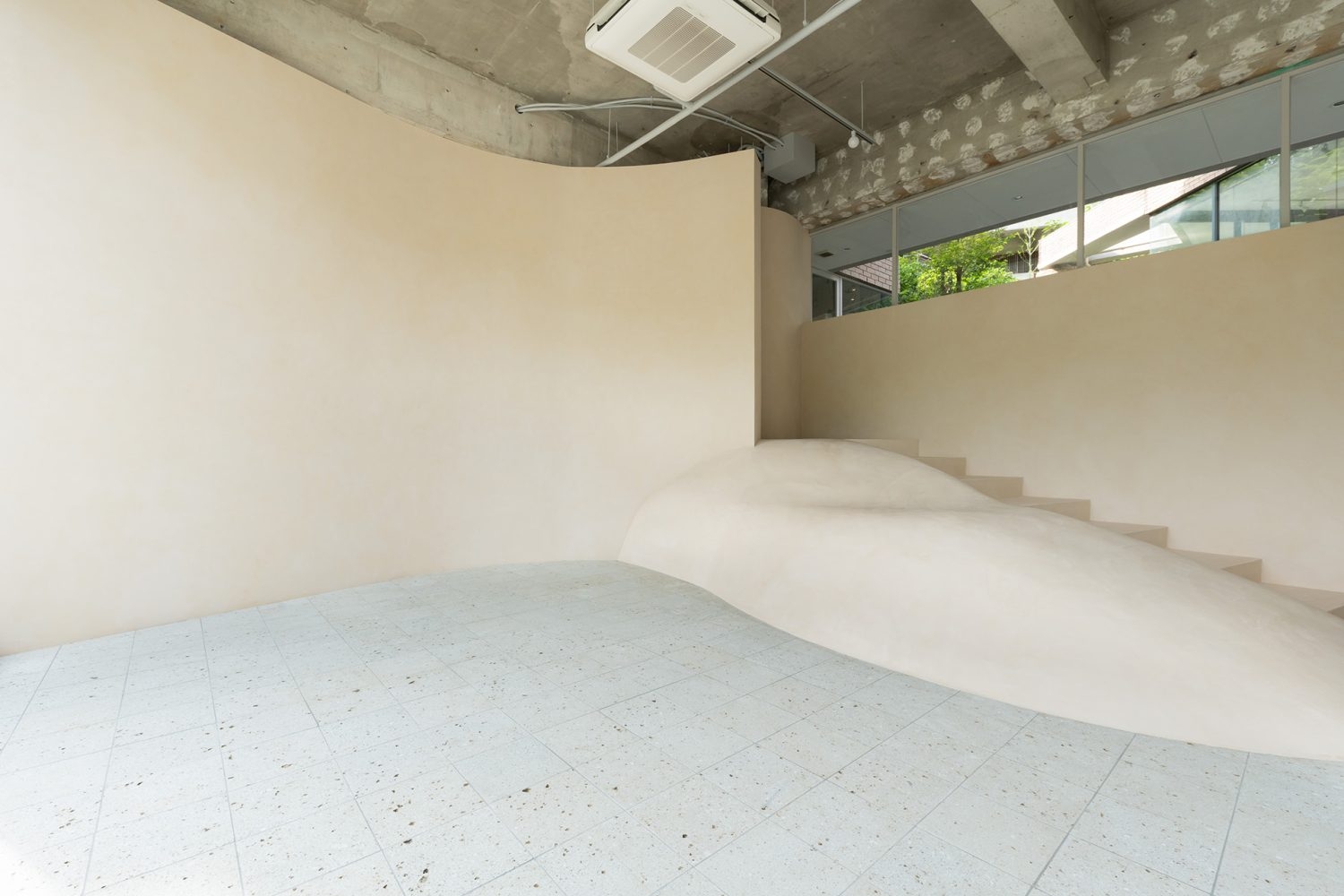 landscape / 曲線を描く壁面があたたかな雰囲気を演出