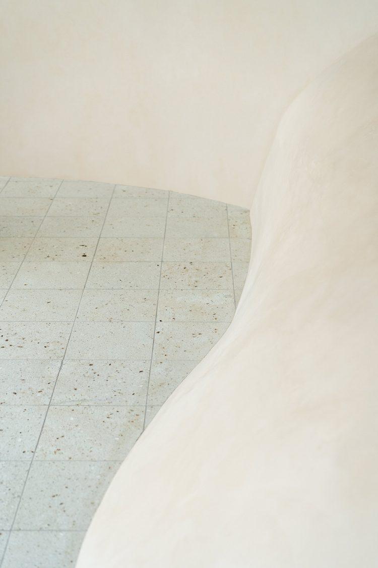 landscape / 床面には天然の大谷石を使用