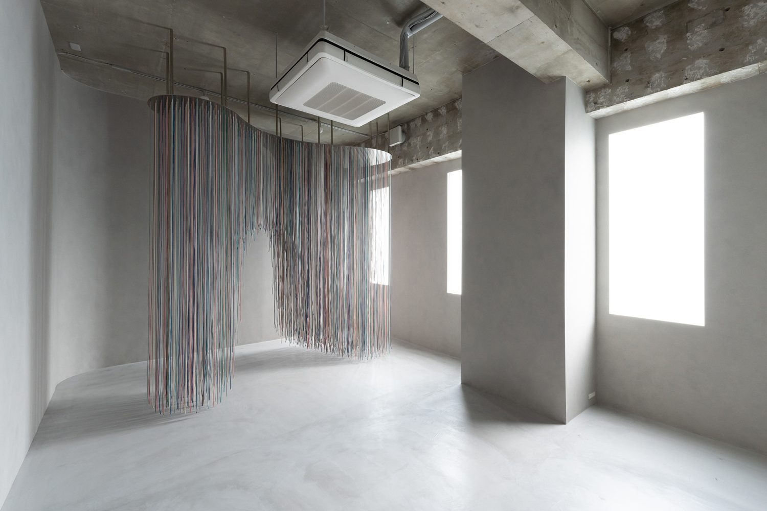 nest / グレートーンで統一された空間