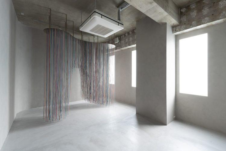 nest / グレートーンで統一された空間