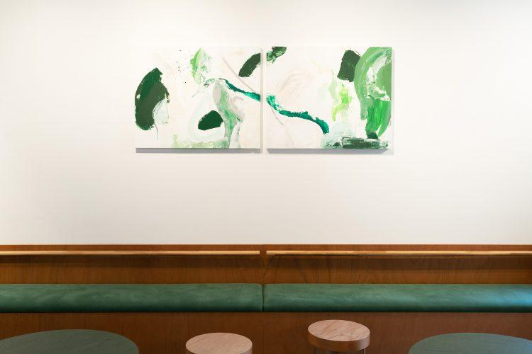 カフェ / 壁面のアートにも統一感