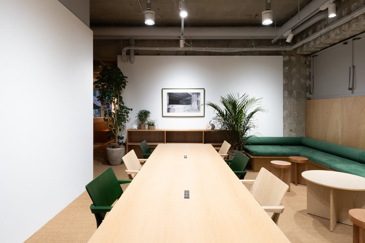 オフィス / 撮影のほか控室としても使用可能