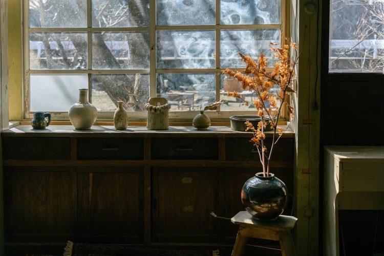 窓際に商品をディスプレイしての撮影も