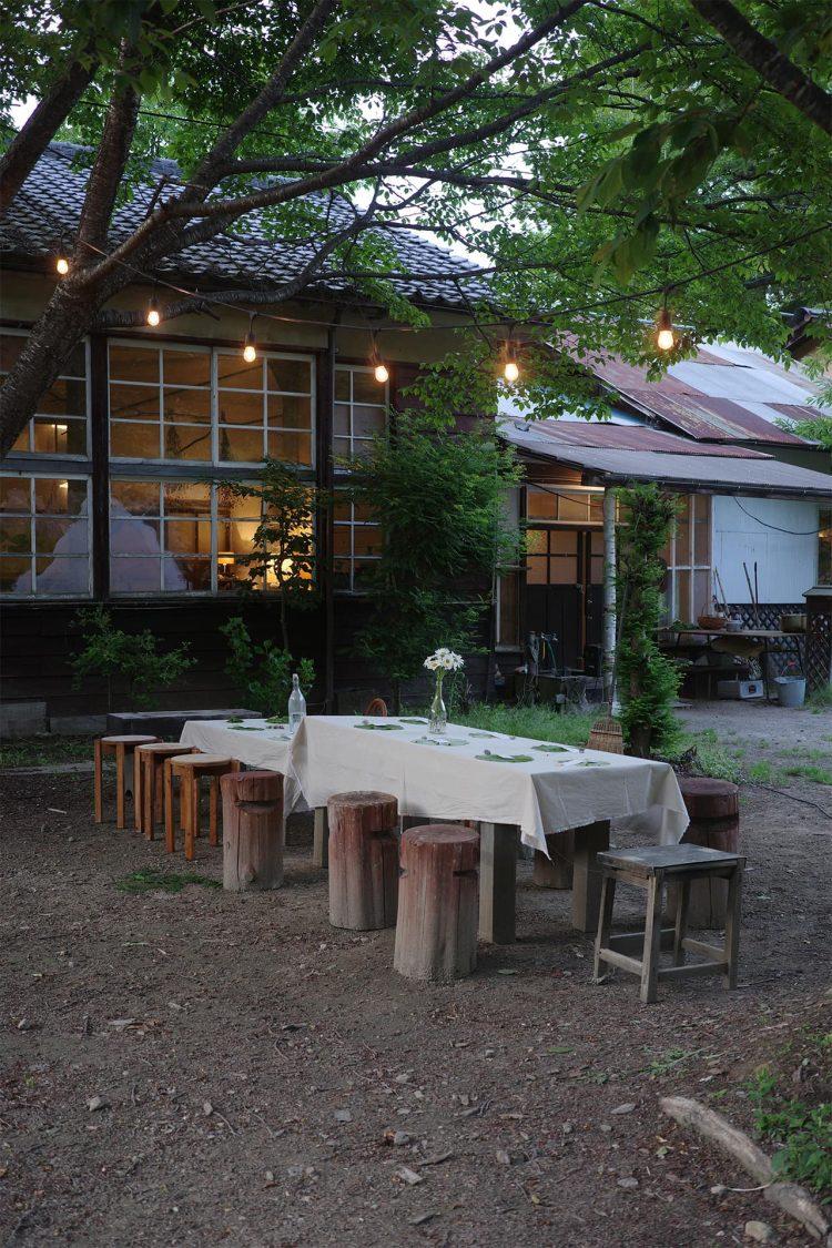 校庭にテーブルや椅子の配置も可能(事前要相談)