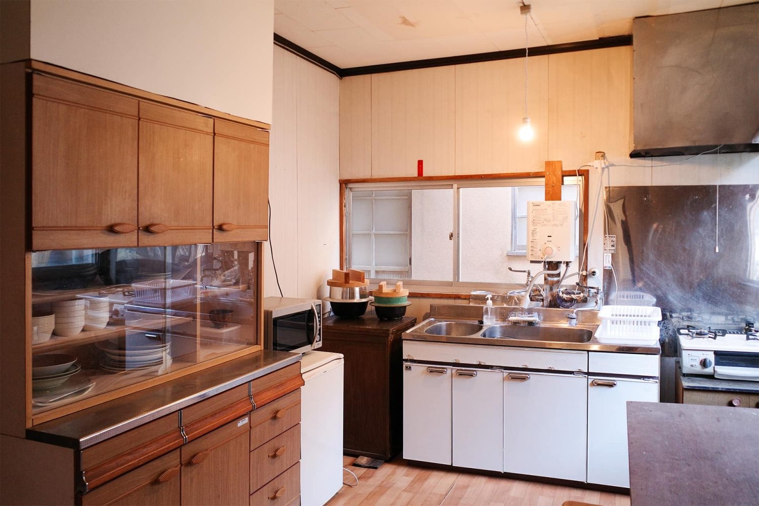 調理可能なキッチンがあり食事シーンの撮影なども可能