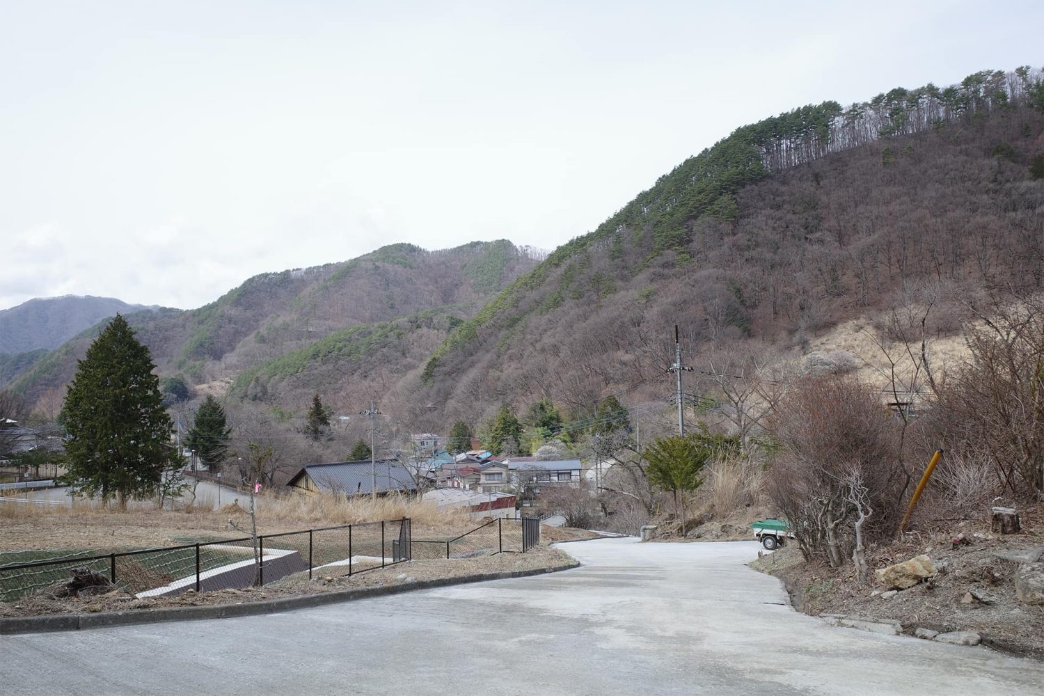 近隣ロケ地:民家を望むアングル / 冬