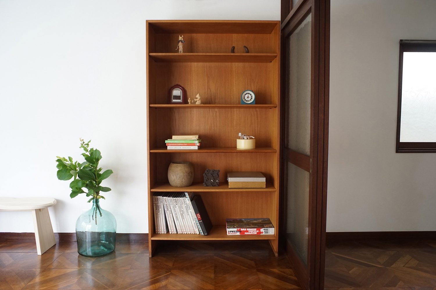 本を手に佇んでも絵になる空間