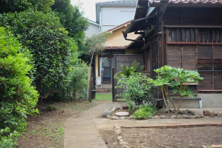 門から玄関へ