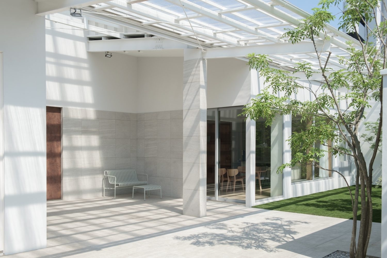 1mほどのテラス屋根あり