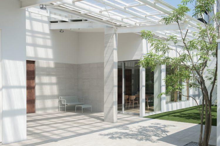 1mほどのテラス屋根あり