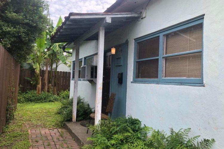 玄関アプローチ