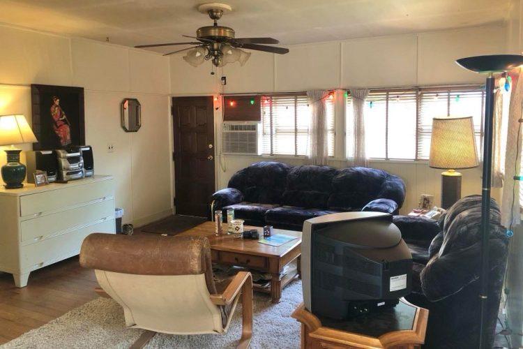 ハウスにしては比較的広めのリビング