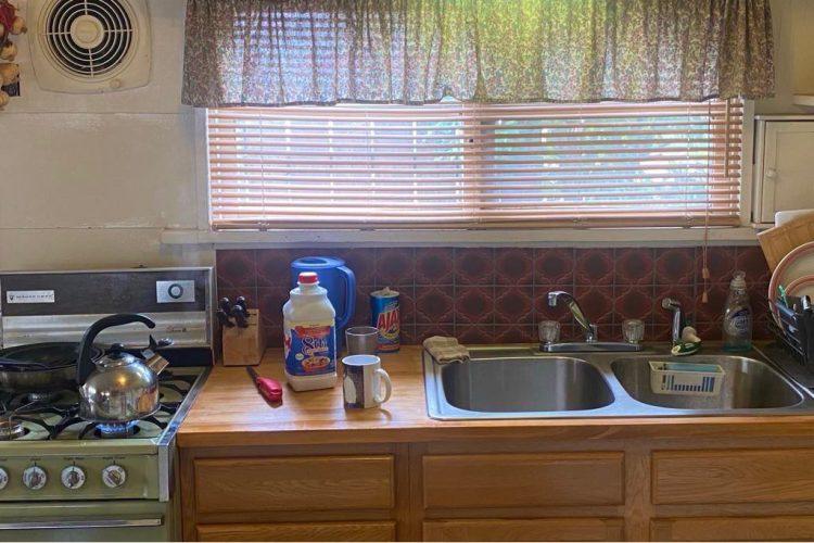 米国製のシンクキャビネットとコンロ